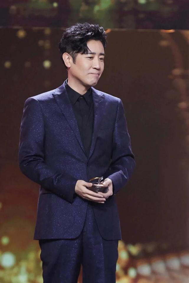 明星素颜|于和伟妻子，支持老公资助8个哥哥姐姐，恩爱30年生一女