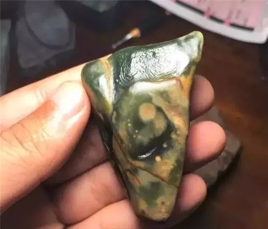 翡翠|翡翠赌石的“油性”到底是什么意思？