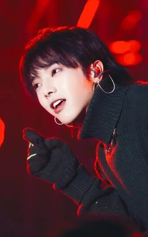 华晨宇|华晨宇改变娱乐圈？曾舜晞自我介绍，强调自己“未婚且没有孩子”