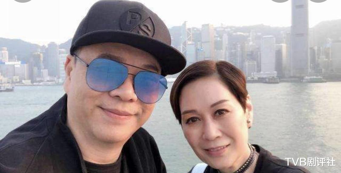 欧阳震华|欧阳震华与赌王孙女步入银婚晒合照，曾在节目直言想比太太晚死