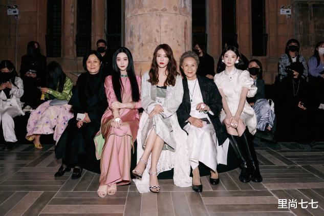 里尚七七 范冰冰剪新发型看秀,公主切配日系妆好怪异,脸白过头像假人