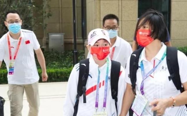 关志玲时尚小助手|太忙碌!全红婵刚登央视,又立马抵西安冲2金牌!教练1细节暖了!