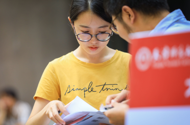 大学生 大学生间的“私下交易”，看似方便了自己，但“后续危害”可不小