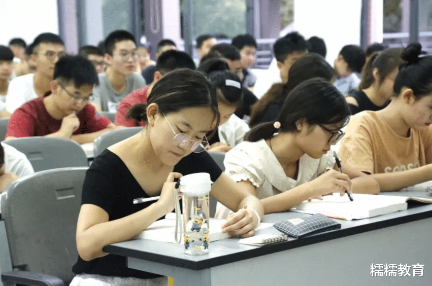 大学|大学里那些“起早贪黑”的专业,被吐槽比高三还累,你身在其中吗