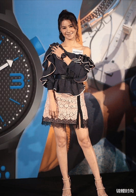 锦鲤时尚|黄翠如真是耐看型演员,39岁还似19岁那么清纯,港女气质好养眼