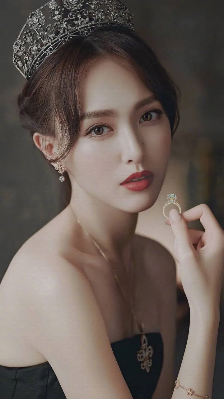 唐嫣|2010年，高云翔和唐嫣同居了3年，求婚唐嫣多次，但是都被唐嫣拒绝了