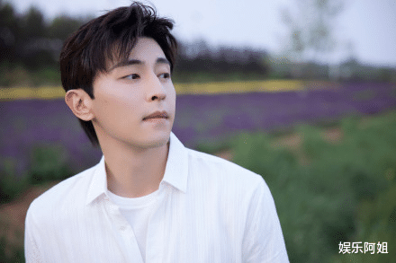 邓伦|邓伦石家庄被偶遇,约好友打篮球吃火锅,生图曝光少年感十足