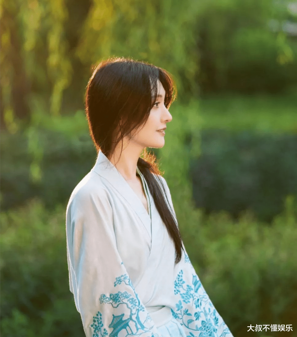 郑爽|顶流明星被封杀，郑爽如今现状让人心疼，真不敢相信