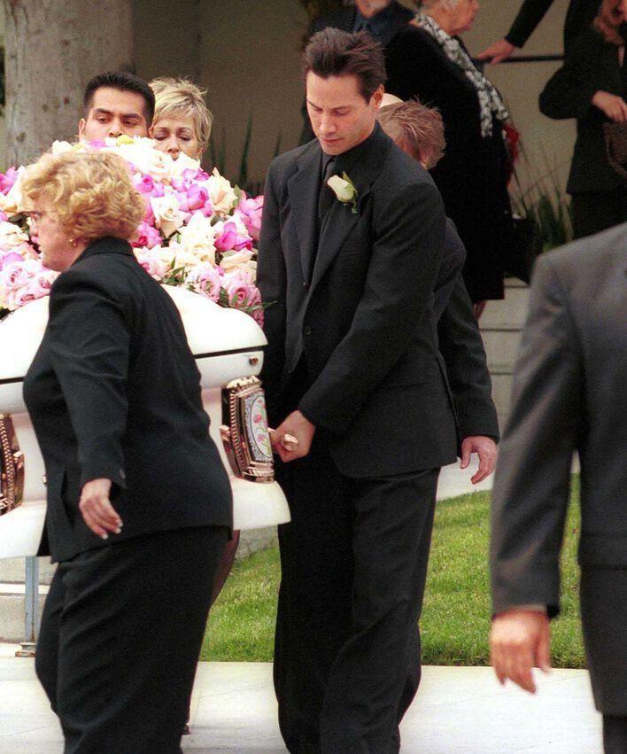 裴秀智|基努·里维斯之迷:身家亿万、感情专一,错过生命中的6个女人