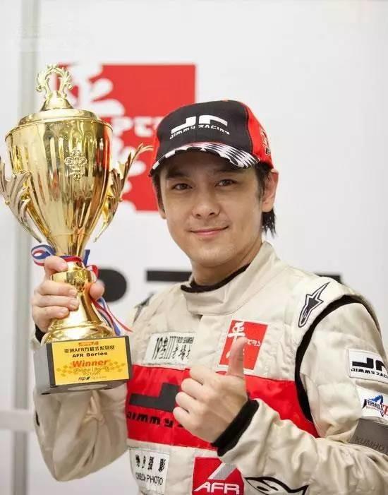 汪峰|林志颖带儿子看跑车，kimi 变化大，车主周杰伦叉腰站好霸气