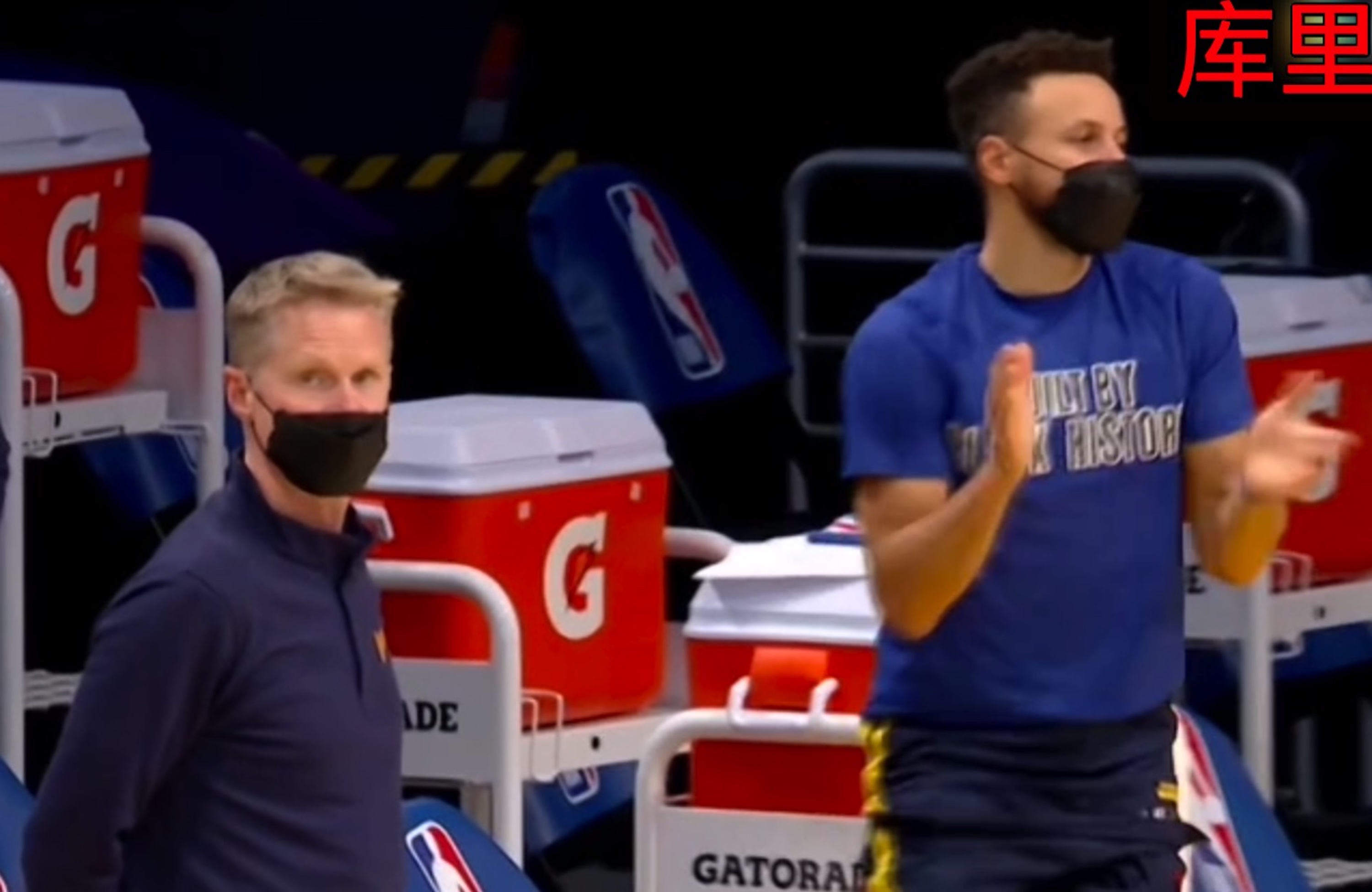 勒布朗·詹姆斯|詹姆斯赛后认真做采访，库里突然闯进镜头，球迷坐不住了