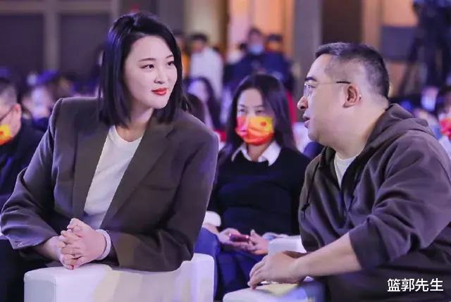 离职|惠若琪工作室晒照，这次是“职场精神”，还真有霸道女总裁的范儿