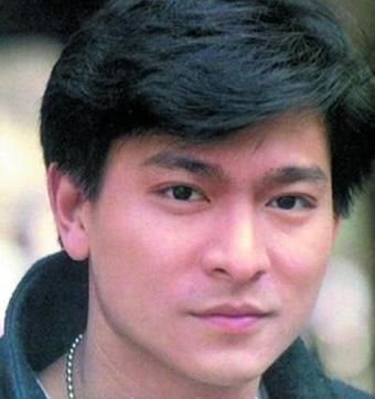 刘德华|谁还记得40年前刘德华亲吻的婴儿？今已是国际巨星，名气比肩华仔