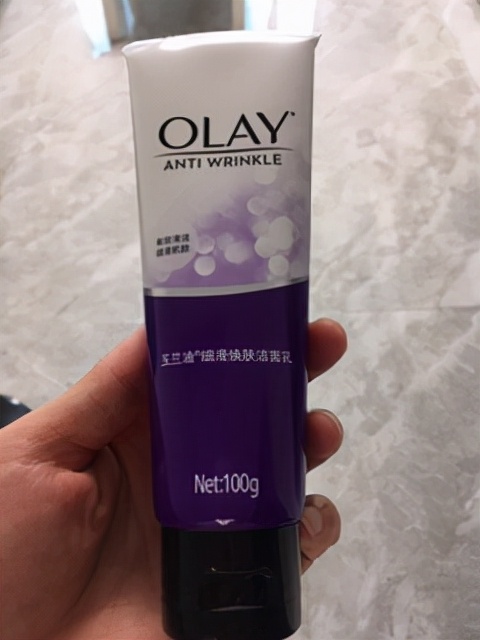 饮食 洗面奶：清洁毛孔的同时改善粗糙的皮肤