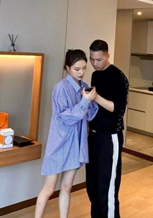 红敏说 项思醒订婚现场更多细节：公公掩面而泣，准儿媳不停拍背安慰！