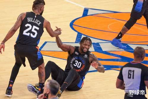 尼克斯队|9百万打发谁？被弱队嫌弃！现在签他得拉一卡车钱了！场均24+10+6