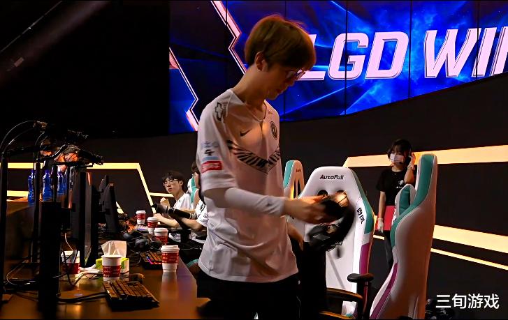 rookie|EDG全队续约入驻虎牙，Rookie成为自由人，塌房的原来是极粉！