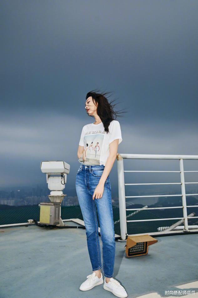 王鸥|王鸥越来越有女人味了，一袭酒红鱼尾裙亮相，肤白腿长美貌满分