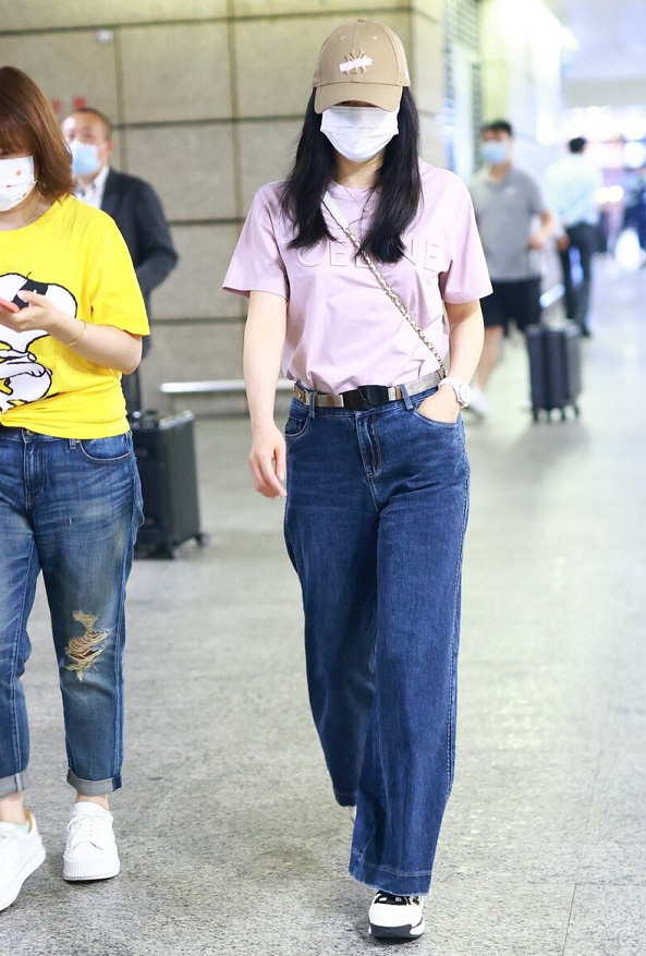 八只爪的猫|晴格格王艳真成了晴阿姨,脸上有了岁月感,好在穿搭减龄加分了