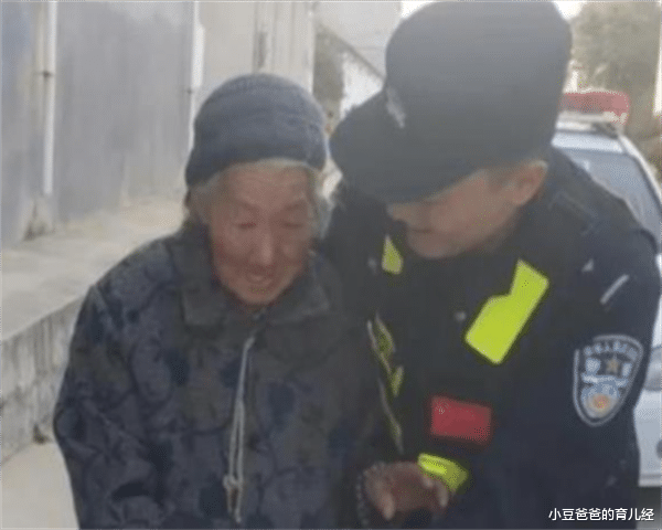 小豆爸爸的育儿经|6旬拾荒老人捡到“弃婴”，孩子考上大学后，家门前停了一排警车