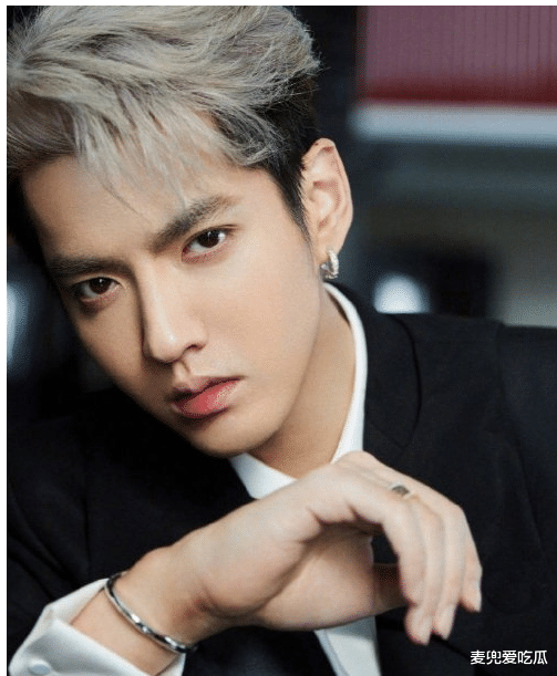 吴亦凡|吴亦凡再次塌房？前女方再放两人聊天记录，对方还是18岁？