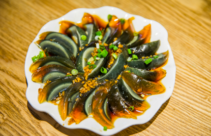 天天听健康 男子不沾烟酒，确诊肝癌，医生：3种食物比烟酒还伤肝，怎能常吃？