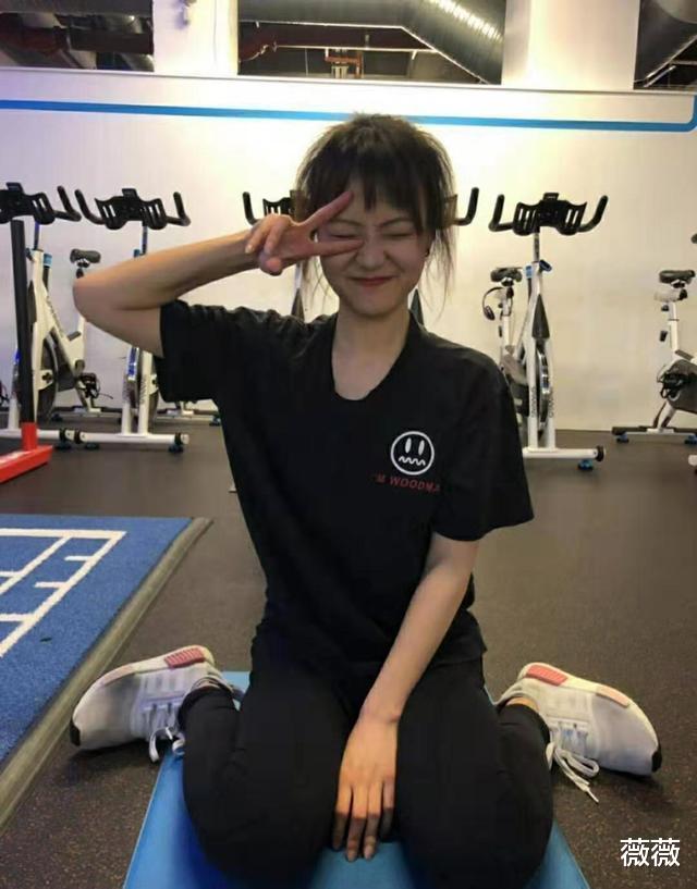 肠胃 59岁陈冲疯狂燃烧脂肪，好身材真空穿吊带裙，直言不用跑步减肥