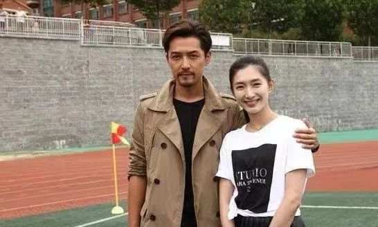 胡歌|有天王秘密登记结婚？女方隐忍5年无名份，圈内人皆知终于转正？