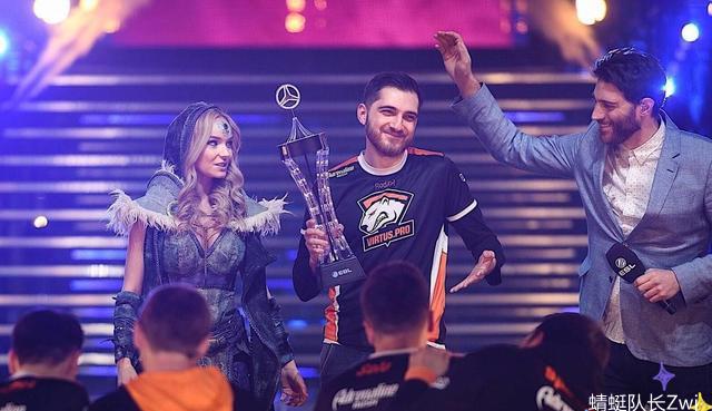 吴洪娜聊说育儿|Dota2：重振荣光？NaVi官宣全新参赛阵容，水友：欧洲版小象！