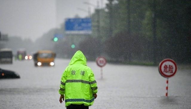 暴雨 ?风雨欲来，保护环境才是归途！全国人都时刻关注