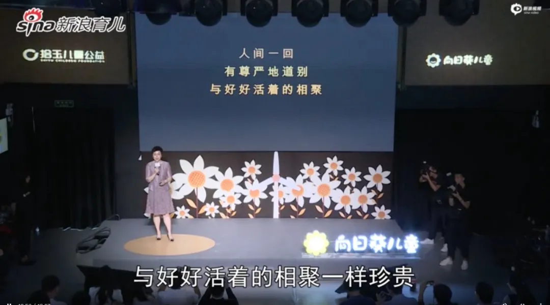 200多个孩子排着队,笑着走向死亡。