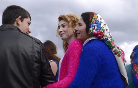 詹姆斯·哈登 保加利亚的特殊集会，男子带着钱就能买老婆，还有15岁的学生