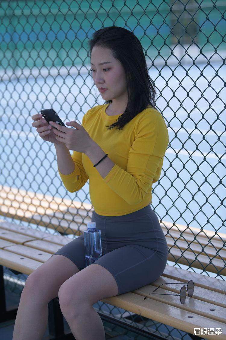 眉眼温柔 运动风格的穿搭是趋势也是潮流，特别是大家非常喜欢，时尚又好看
