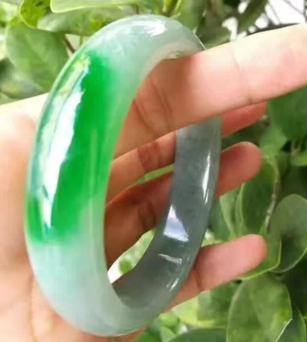 翡翠|为啥都说宁赌一线，不赌一片，一线天为啥有这么大的魅力？