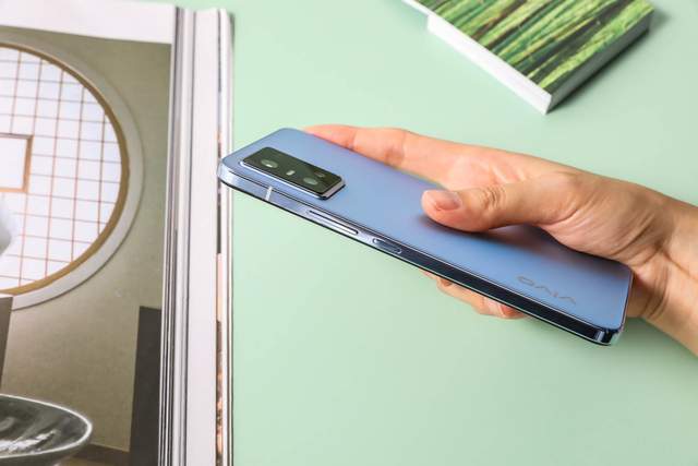 vivo|玻璃后盖遇光变色，vivo S10 Pro高颜值背后竟是黑科技