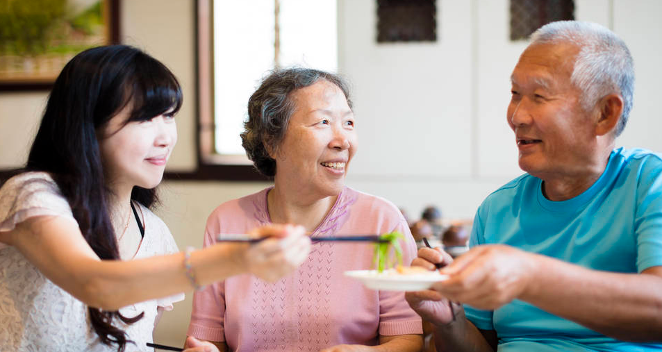 一念開花福世界 岳父母住女婿家10年，如今女婿要為親生母親養(yǎng)老，轉身趕走岳父母
