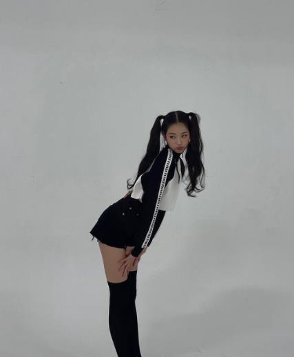 张员瑛|张员瑛12头身爆腿长有2公尺？原图公开吓歪全网！网：又把腿修短