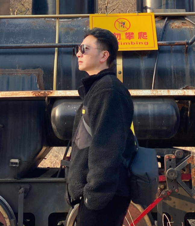 林生斌|林生斌家庭照曝光，时间在朱小贞离世不久，每人脸上表情暗含深意