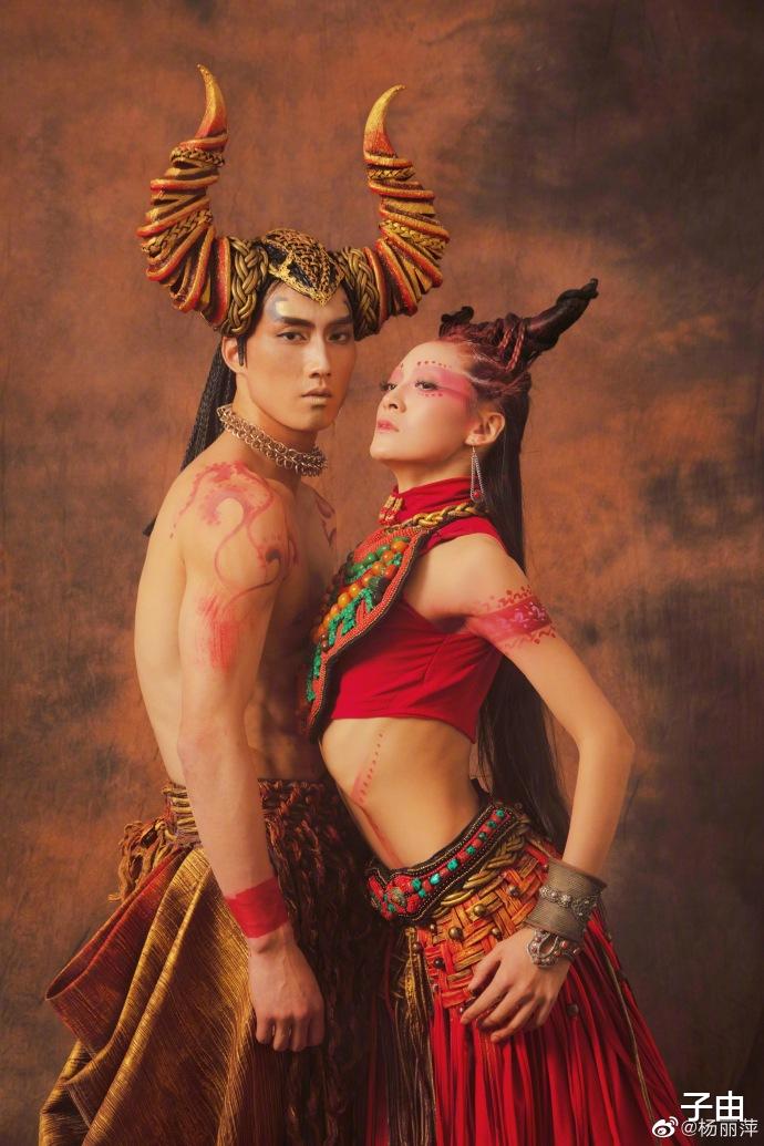 春晚|好家伙，杨丽萍的舞道上不了春晚？本人无奈的在微博展示作品