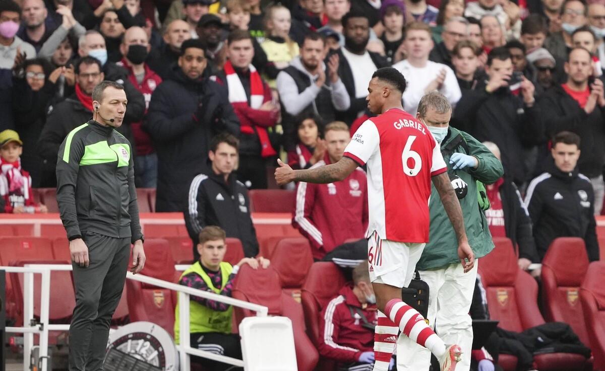 朱琳|禍不單行，曼城絕殺功臣滑跪慶祝，槍迷扔?xùn)|西回?fù)簦幜P可能來了