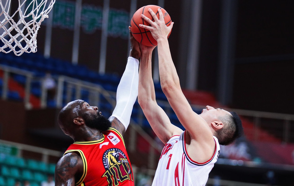 广东男篮|琼斯代替马尚？广东迎来引援最大机会，网友：完爆辽宁！