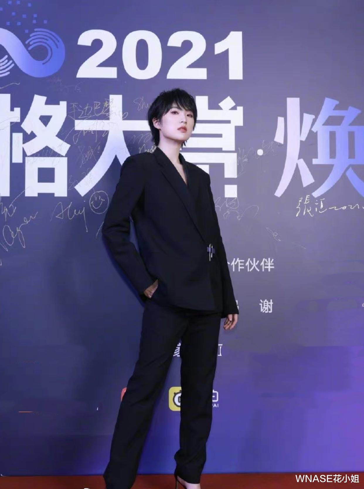 穿衣搭配 姚安娜风格大变差点认不出！气场“盖过”姐姐！全黑穿搭星味十足