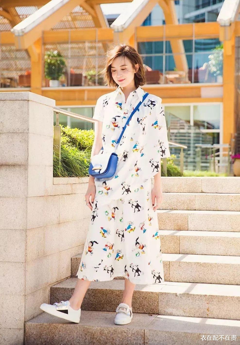 穿衣搭配|梁咏琪携外国老公亮相，穿一身“粉”也不觉俗气，45岁仍有甜美感