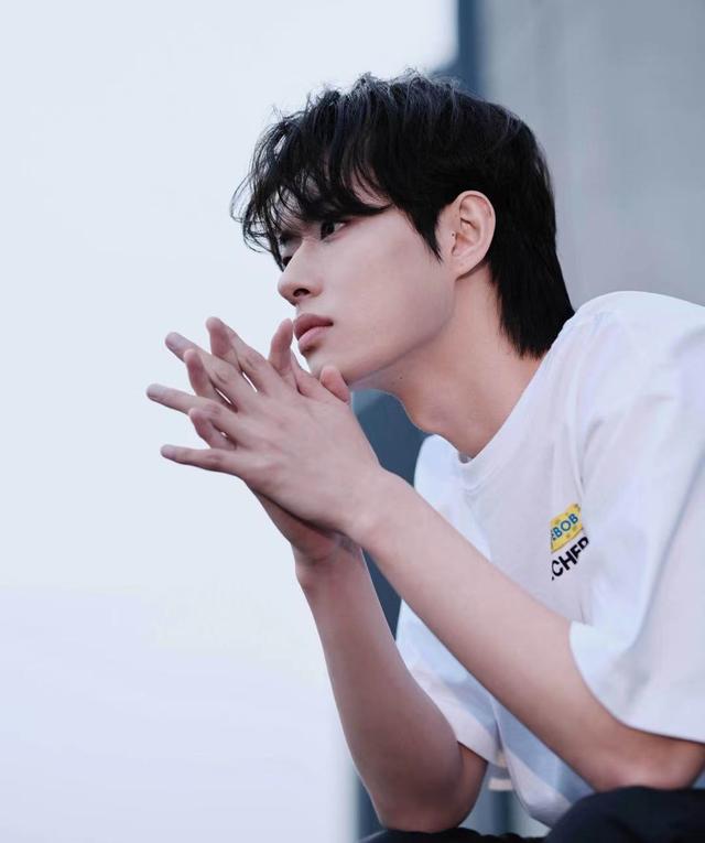 坤音四子|昔日男团沦落到在夜店开巡演？因票价太贵遭吐槽，实际销量很真实