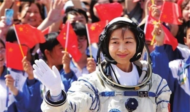 于时为伴 刘洋曾战胜王亚平,成为第一位女航天员,为何只上一次太空?