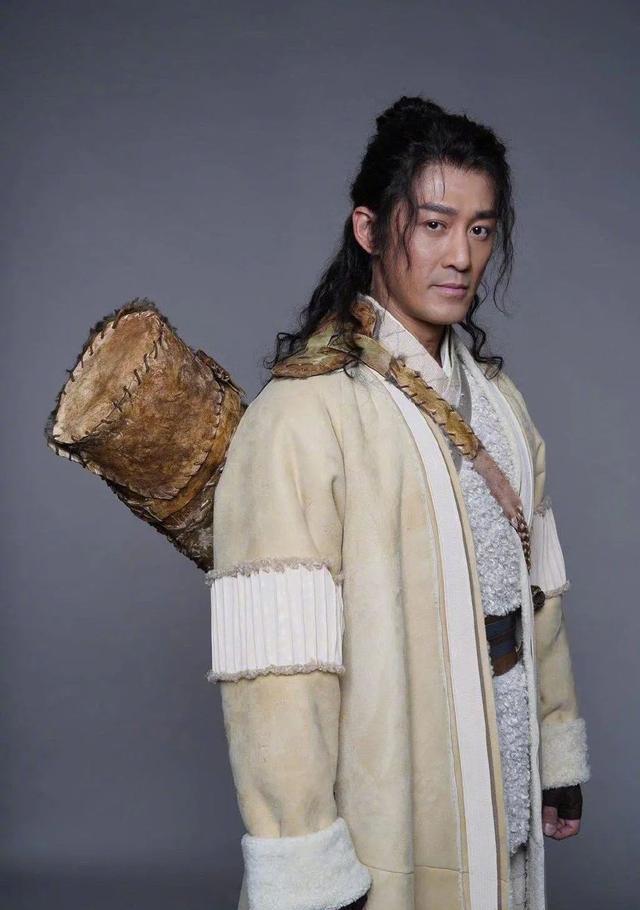 王晶|王晶《倚天2》海报太雷人，甄子丹古天乐竟为40岁“张无忌”做配