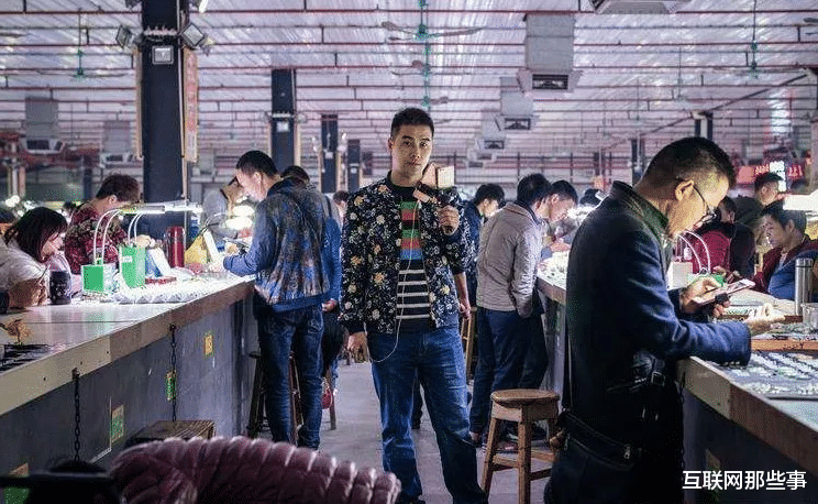 文玩|60000亿市场，上亿用户池，文玩市场能讨好年轻人吗？