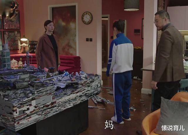 愫说育儿|“若再顶嘴，把你热爱的东西全部毁掉”，父亲怒砸儿子模型，满地残骸满屏窒息，引人深思