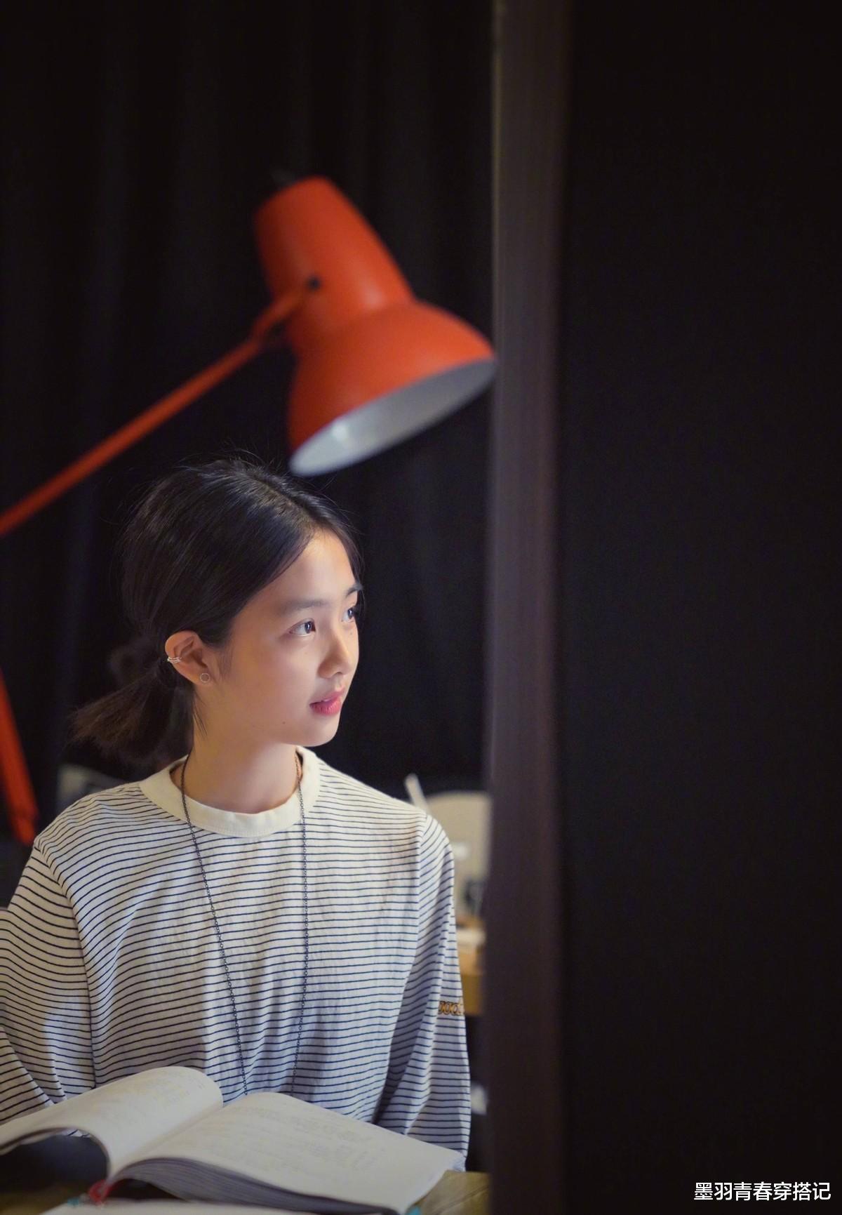 孙莉|孙莉多多傻傻分不清，孙莉扎低马尾晒美照，状态大好还以为是多多