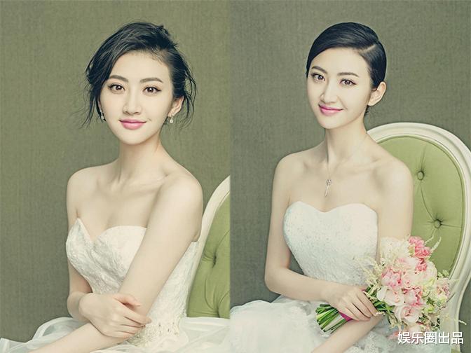 景甜|景甜早期婚纱写真火了，穿白色礼服坐在凳子上摆拍，赏心悦目